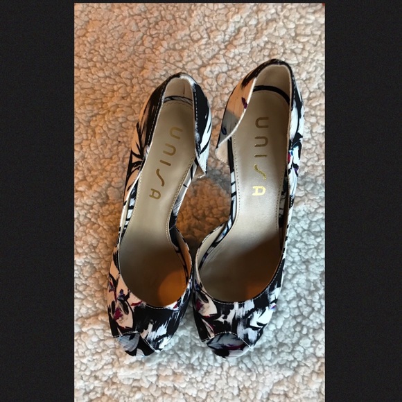 Unisa Floral Pump - Picture 2 of 7